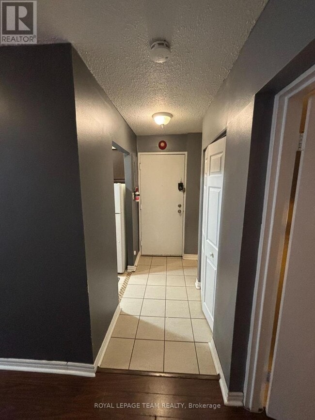2044 Arrowsmith Dr in Ottawa, ON - Building Photo - Building Photo