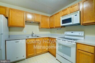 613 Center St in Herndon, VA - Building Photo - Building Photo