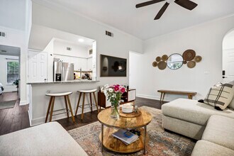 3777 Peachtree Rd NE, Unit 1612 in Brookhaven, GA - Building Photo - Building Photo