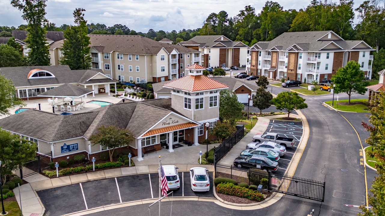 700 Acqua Apartments in Newport News, VA - Building Photo