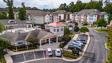 700 Acqua Apartments in Newport News, VA - Foto de edificio - Building Photo
