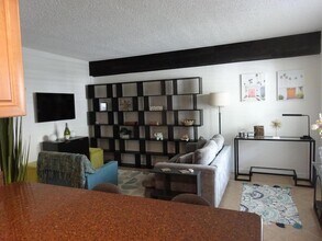 2660 NE 8th Ave, Unit 208 in Wilton Manors, FL - Foto de edificio - Building Photo