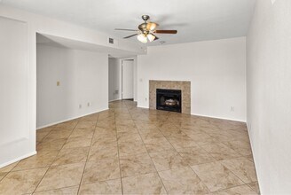 850 S River Dr, Unit 1050 in Tempe, AZ - Building Photo - Building Photo