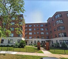 3075 E Cheltenham Pl in Chicago, IL - Building Photo