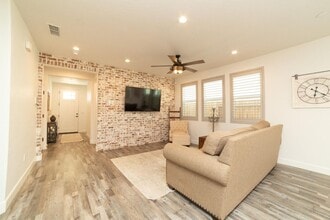 371 Traverse Dr S in Madera, CA - Building Photo - Building Photo