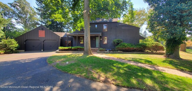 16 E Larchmont Dr in Colts Neck, NJ - Building Photo - Building Photo