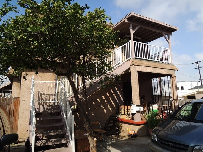 1219 Olive Ave in Long Beach, CA - Foto de edificio - Building Photo