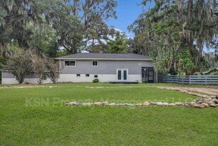 130 Salt Creek Rd in Savannah, GA - Building Photo