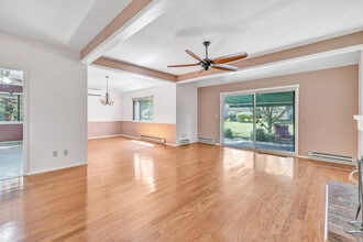 486 Heritage Vlg in Southbury, CT - Building Photo - Building Photo