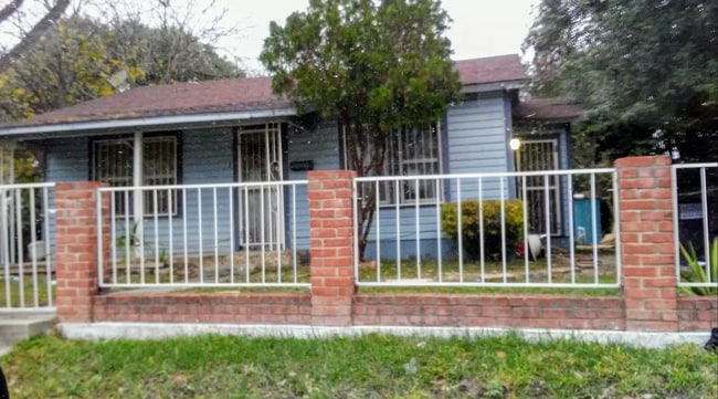 property at 1323 Lamar St