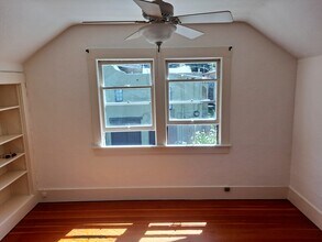 1050 Elbert St, Unit glenview in Oakland, CA - Foto de edificio - Building Photo