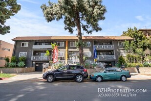 7077 Lanewood Ave in Los Angeles, CA - Building Photo