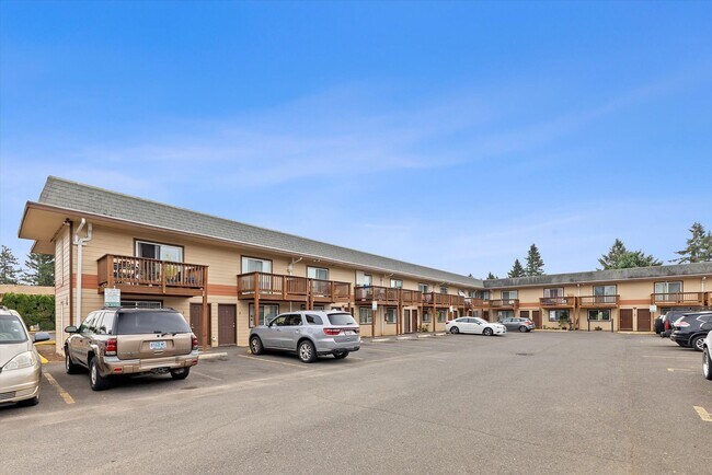 Alder Village in Portland, OR - Foto de edificio - Building Photo