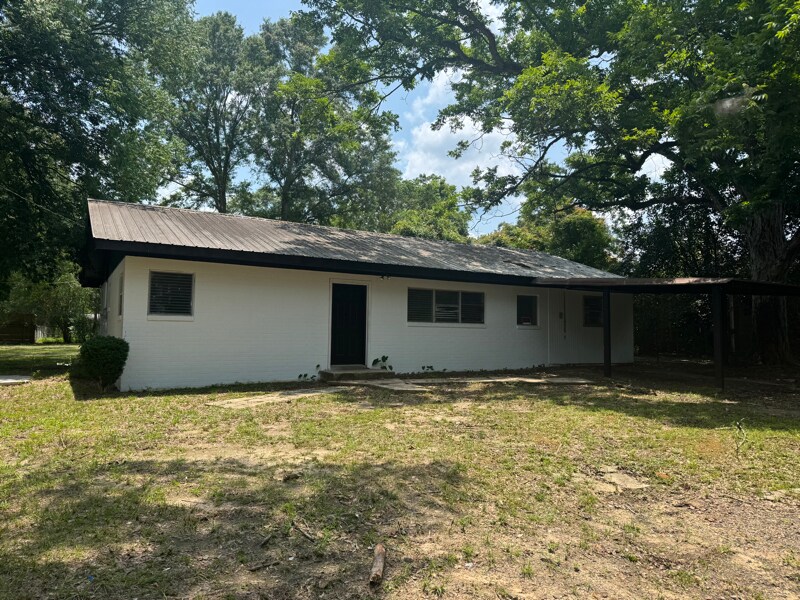 404 Cobb Ave in Lumberton, MS - Building Photo