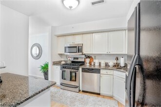 8 Springholm Dr in Berkeley Heights, NJ - Building Photo - Building Photo