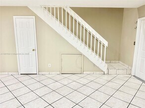 10554 NW 3rd St in Pembroke Pines, FL - Building Photo - Building Photo