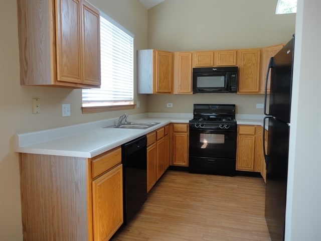 2 Hastings Ct in Lake In The Hills, IL - Building Photo - Building Photo
