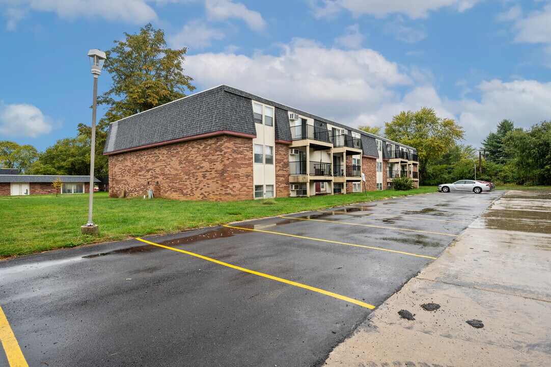 Pine Ridge Apartments in Springfield, IL - Foto de edificio