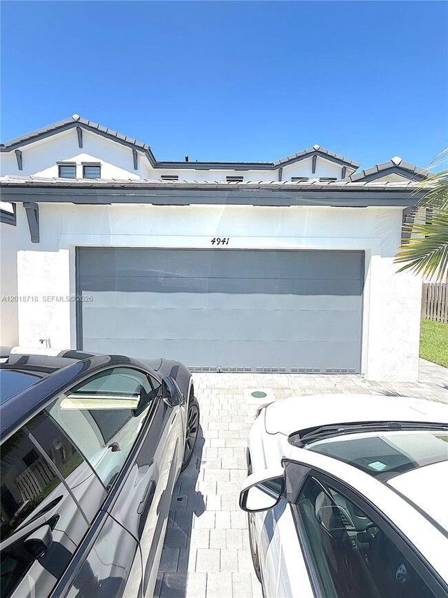 property at 4941 Oakmont Dr