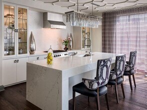 Lyra on McKinney in Dallas, TX - Foto de edificio - Building Photo