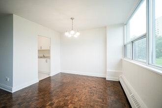 185 Shaughnessy Blvd in Toronto, ON - Building Photo - Building Photo