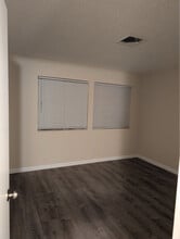 305 Calle Amistosa in Brownsville, TX - Building Photo - Building Photo