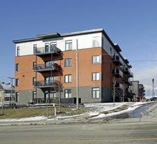 3695 Jean-Béraud in Laval, QC - Building Photo