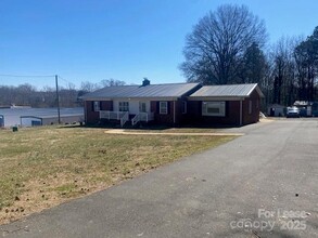 920 Oakridge Farm Hwy in Mooresville, NC - Building Photo - Building Photo
