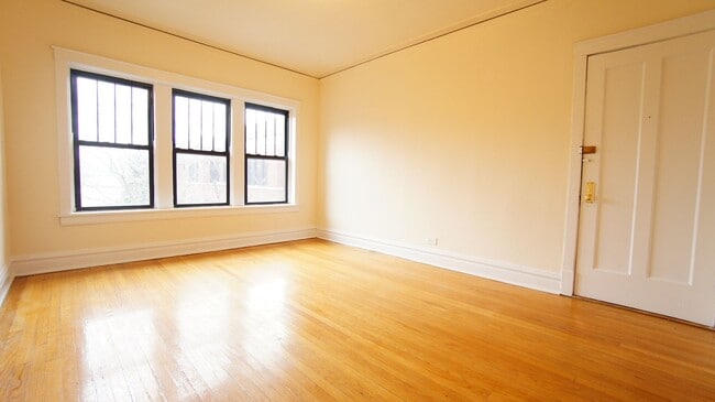 2530 N Kedzie Blvd, Unit 2520-2N in Chicago, IL - Building Photo - Building Photo