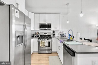 385 Martin St in Philadelphia, PA - Building Photo - Building Photo