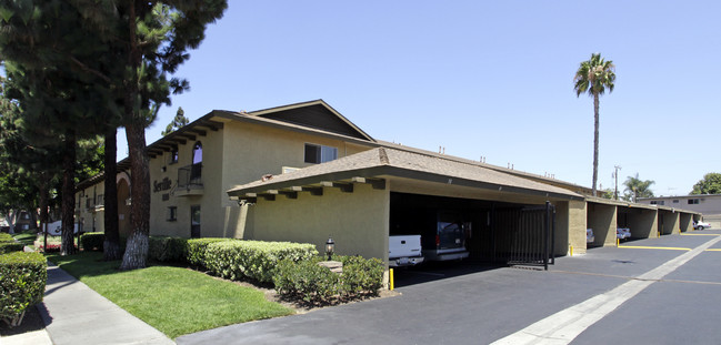 Seville in Anaheim, CA - Foto de edificio - Building Photo