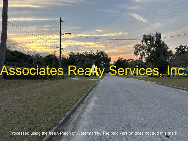 3741 SE 18th Ave in Gainesville, FL - Building Photo - Building Photo