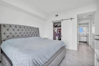 2000 Metropica Way, Unit 1507 in Sunrise, FL - Foto de edificio - Building Photo