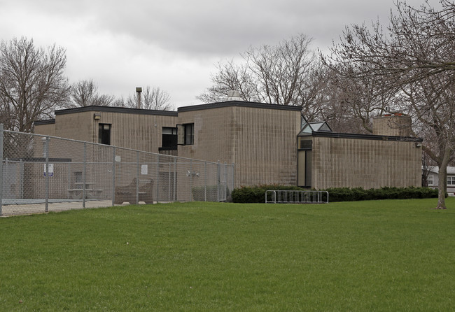 Country View of Lakeville in Farmington, MN - Foto de edificio - Building Photo