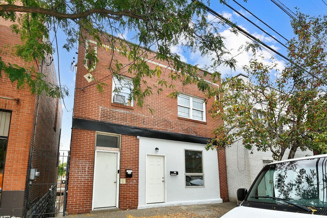 2012 Brownsville Rd in Pittsburgh, PA - Building Photo