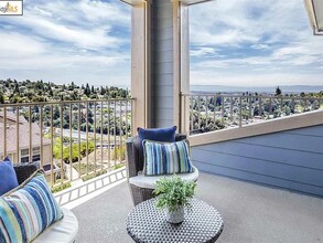 6405 Blue Rock Ct in Oakland, CA - Foto de edificio - Building Photo