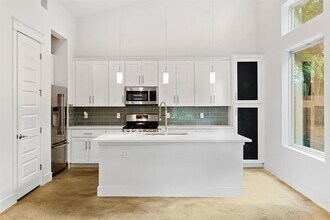 1609 J J Seabrook Dr in Austin, TX - Building Photo - Building Photo