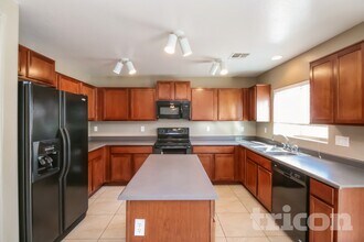 19101 N Meghan Dr in Maricopa, AZ - Foto de edificio - Building Photo