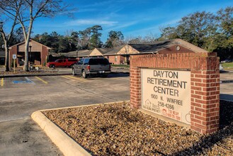 Dayton Retirement Center in Dayton, TX - Foto de edificio - Building Photo