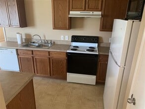 1517 Waters Edge Dr in Glenn Heights, TX - Building Photo - Building Photo
