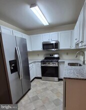 904 Sweetwater Dr in Cinnaminson, NJ - Foto de edificio - Building Photo