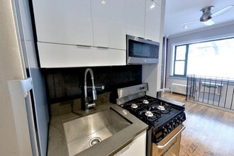 410 E 13th St in New York, NY - Building Photo - Building Photo