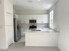 2877 SE 24th Ct in Homestead, FL - Building Photo - Building Photo