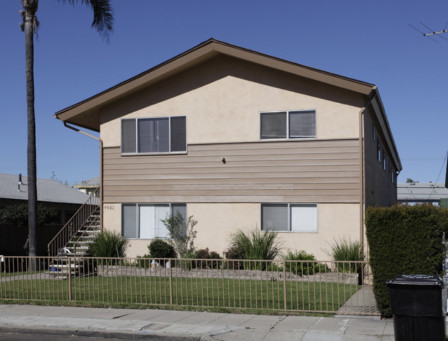 4442 Winona Ave in San Diego, CA - Foto de edificio - Building Photo