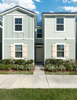 425 Running Wds St in Orange Park, FL - Building Photo
