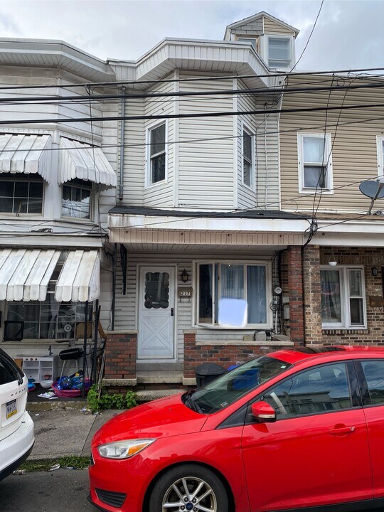217 E Mahanoy St in Mahanoy City, PA - Building Photo