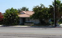 16682 Goldenwest St in Huntington Beach, CA - Foto de edificio - Building Photo