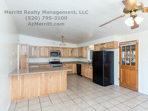 2032 E Blacklidge Dr in Tucson, AZ - Building Photo - Building Photo