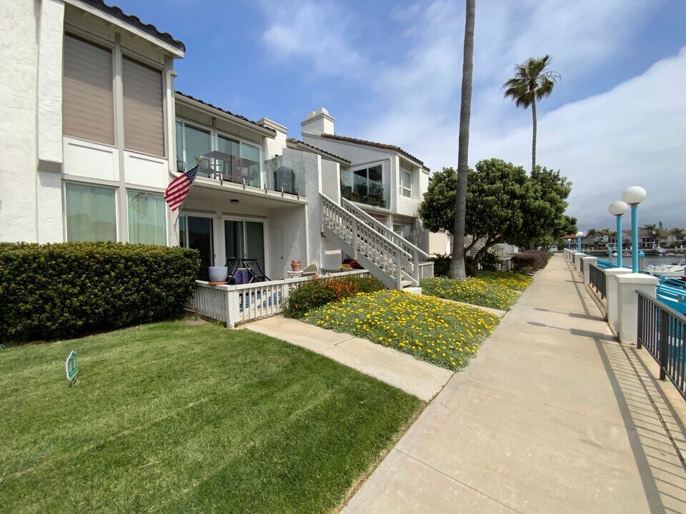 71 Kingston Ct W in Coronado, CA - Building Photo