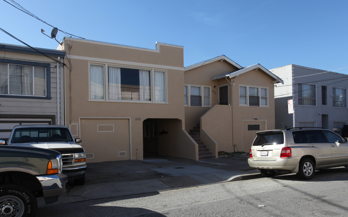 533-537 Easton Ave in San Bruno, CA - Foto de edificio